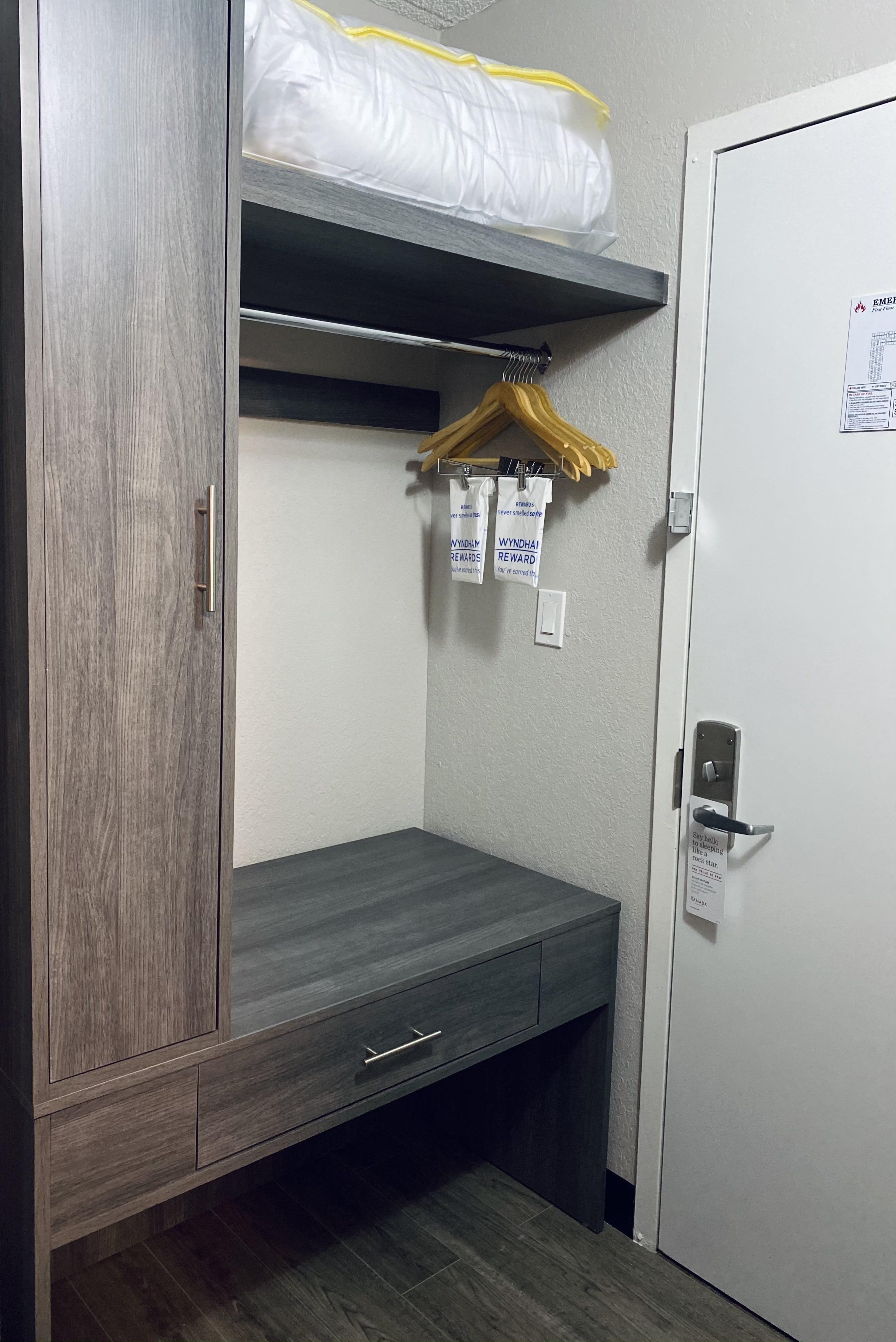 Ramada By Wyndham Hartford North - Bradley Airport Hotel Windsor Locks