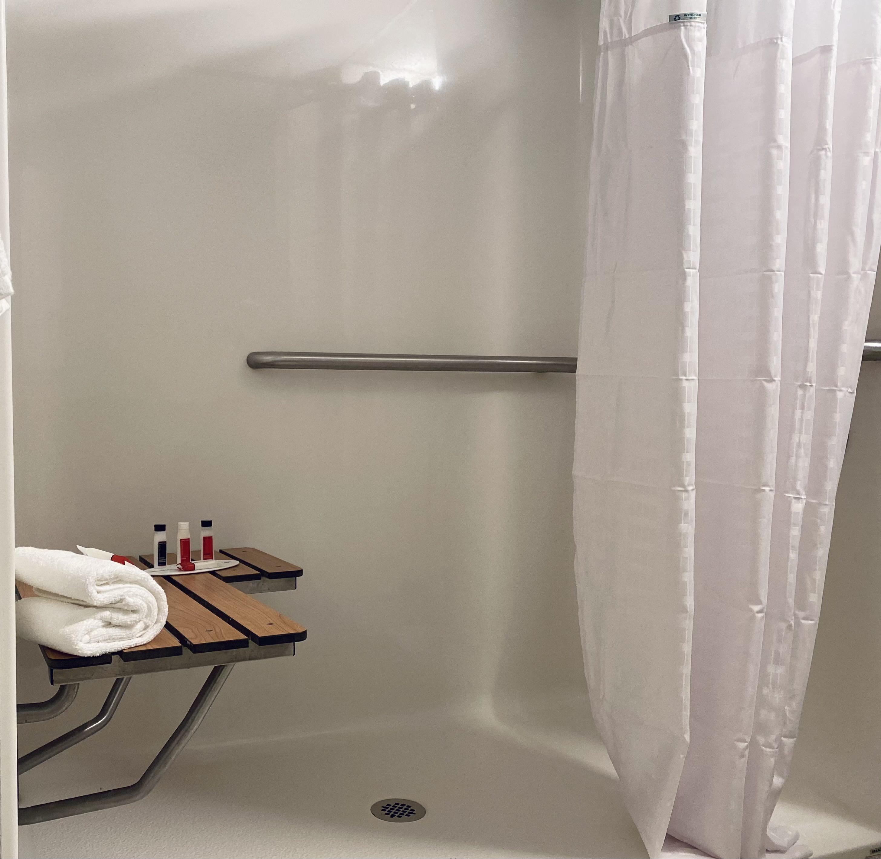 Ramada By Wyndham Hartford North - Bradley Airport