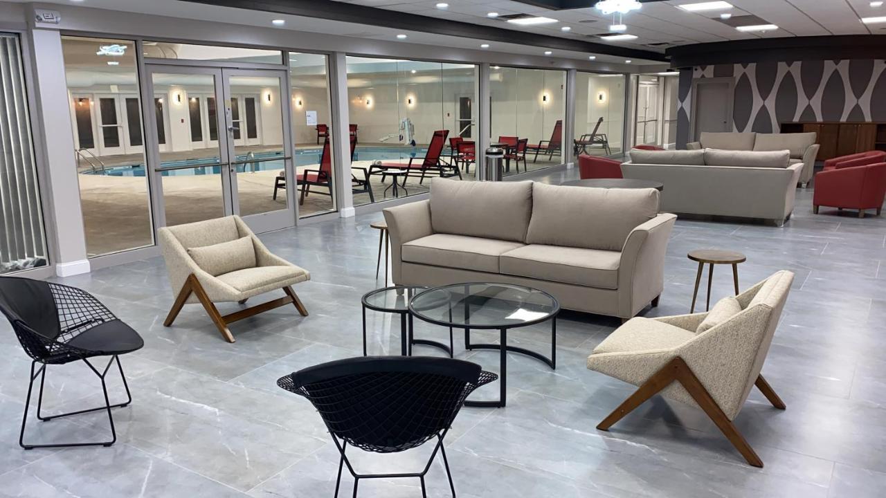 Ramada By Wyndham Hartford North - Bradley Airport Hotel