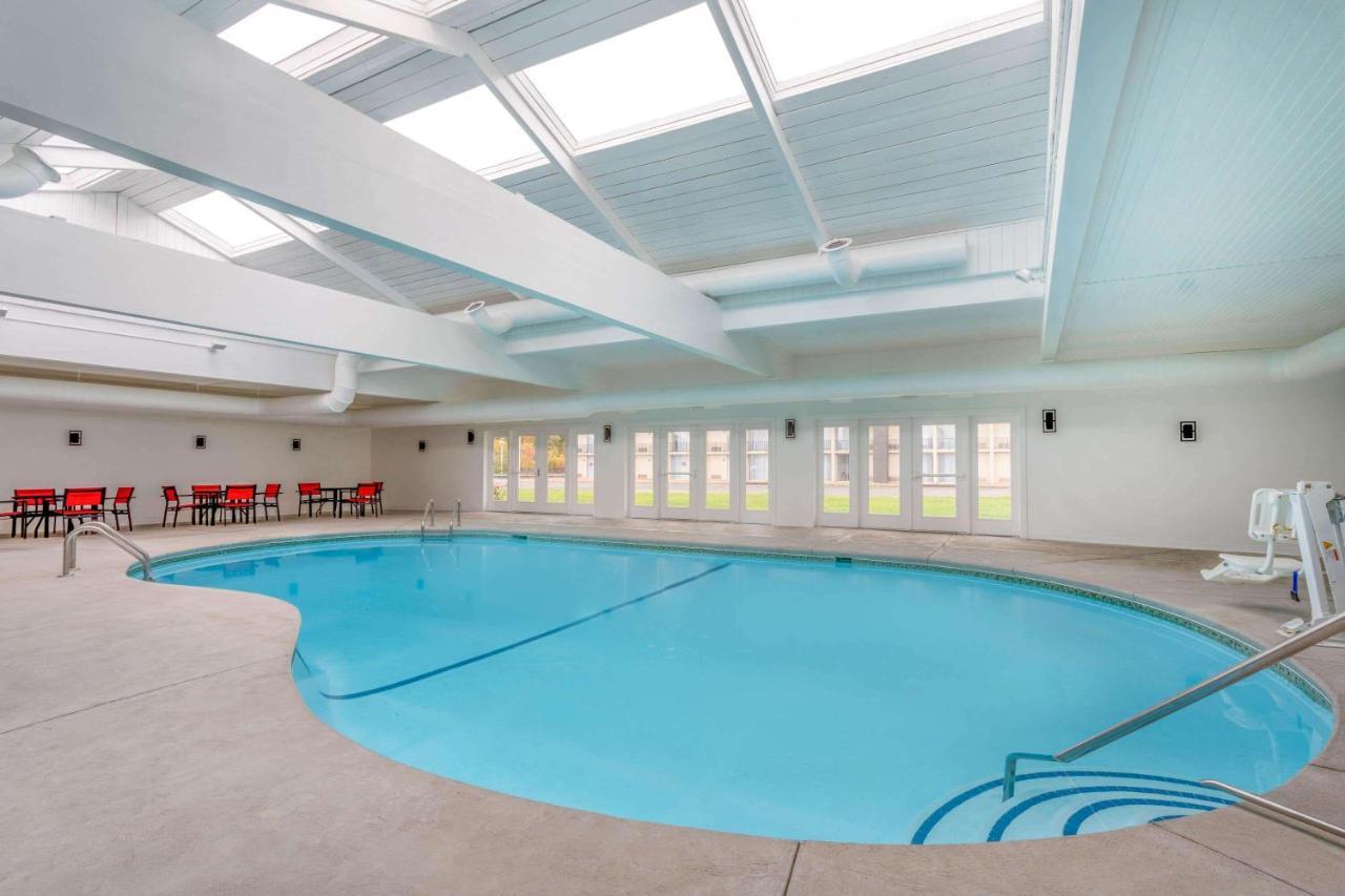 Ramada By Wyndham Hartford North - Bradley Airport Windsor Locks