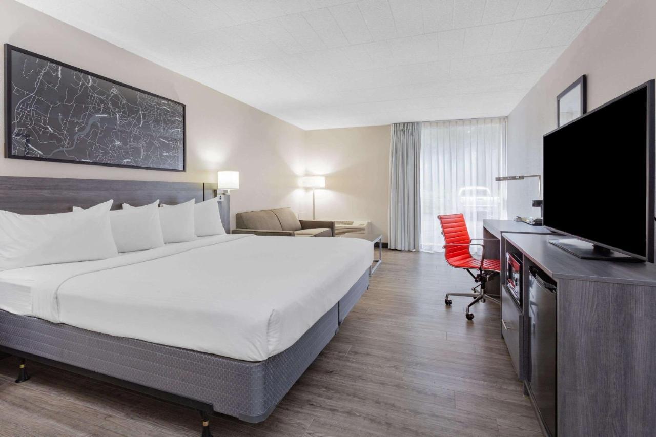 Ramada By Wyndham Hartford North - Bradley Airport
