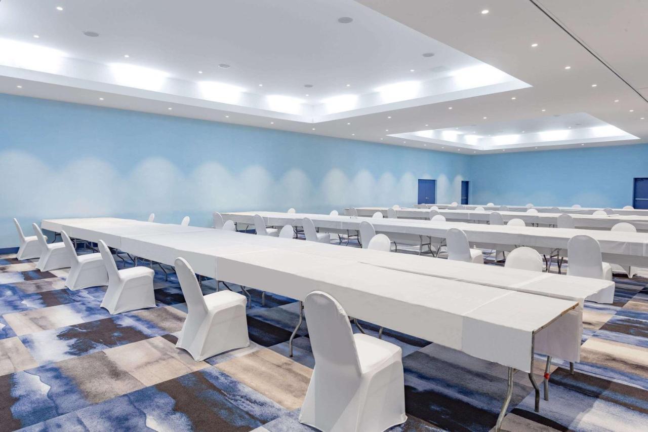 Ramada By Wyndham Hartford North - Bradley Airport Hotel