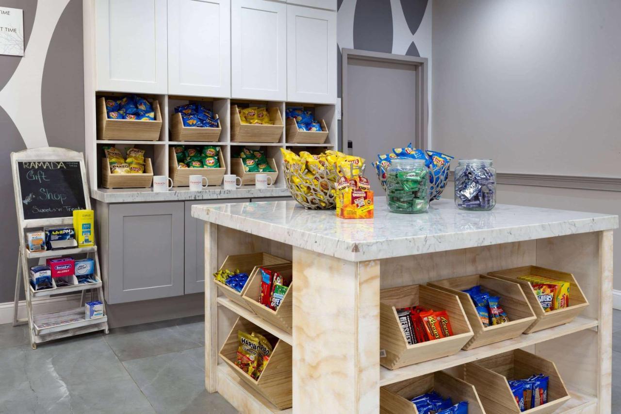 Ramada By Wyndham Hartford North - Bradley Airport