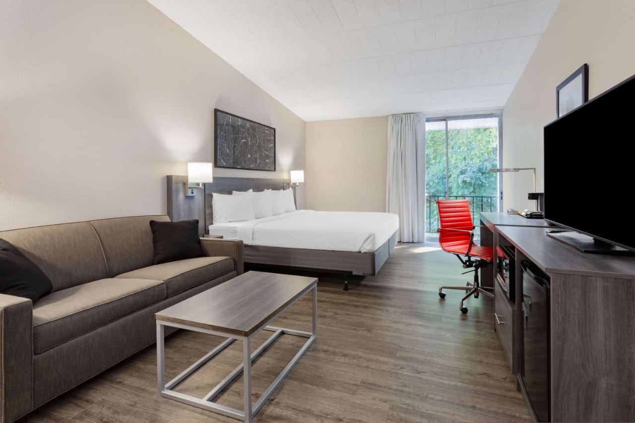Ramada By Wyndham Hartford North - Bradley Airport 3*
