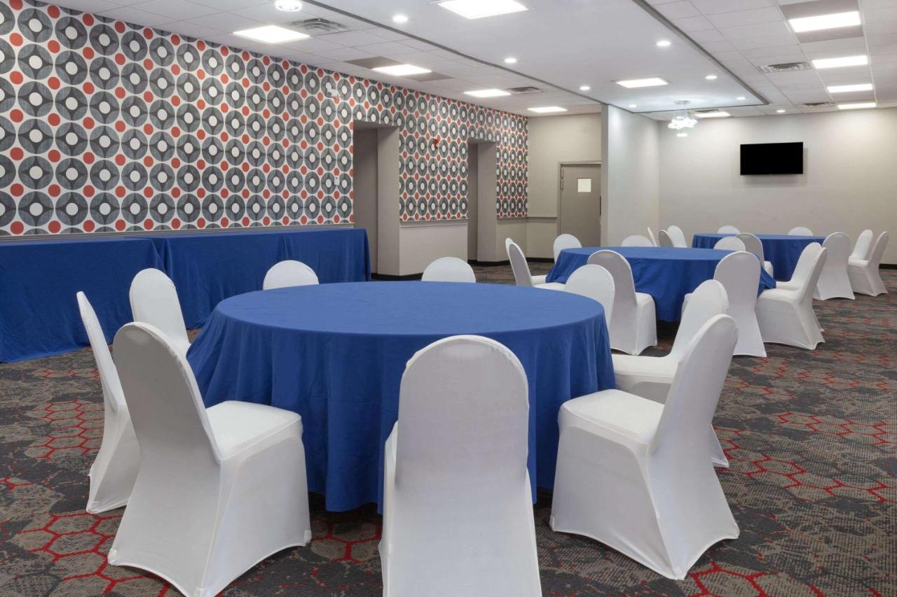 Hotel Ramada By Wyndham Hartford North - Bradley Airport 3*