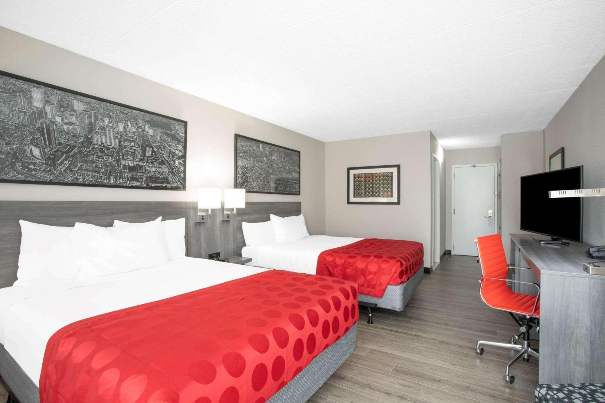 Hotel Ramada By Wyndham Hartford North - Bradley Airport