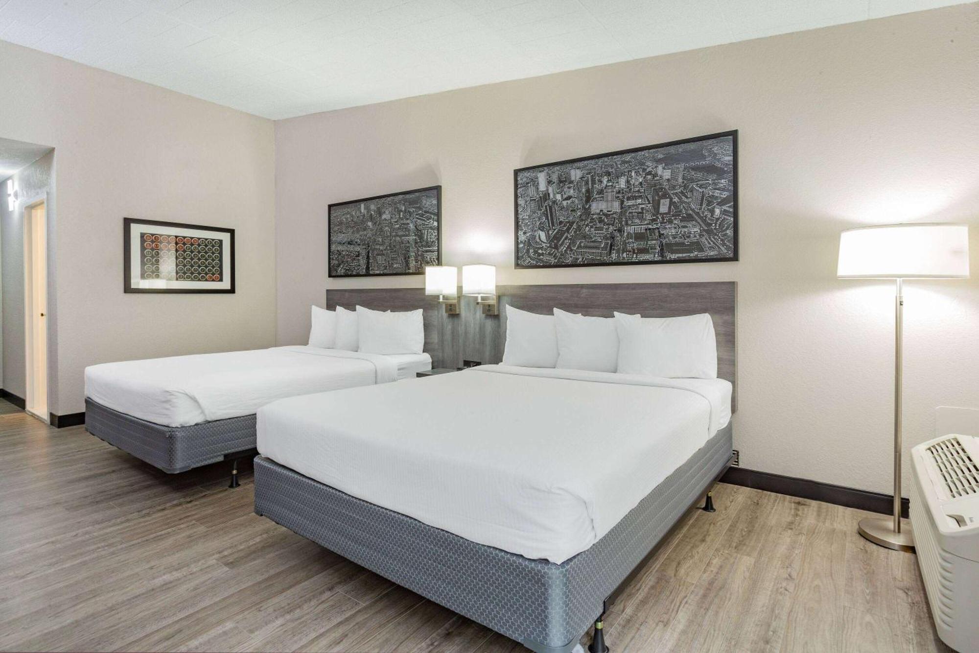 Hotel Ramada By Wyndham Hartford North - Bradley Airport